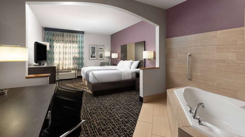 <b>La Quinta Inn & Suites Snellville Suite</b>. Images powered by <a href="https://iceportal.shijigroup.com/" title="IcePortal" target="_blank">IcePortal</a>.