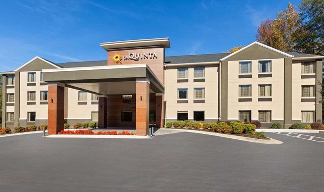 La Quinta Inn & Suites Snellville Exterior
