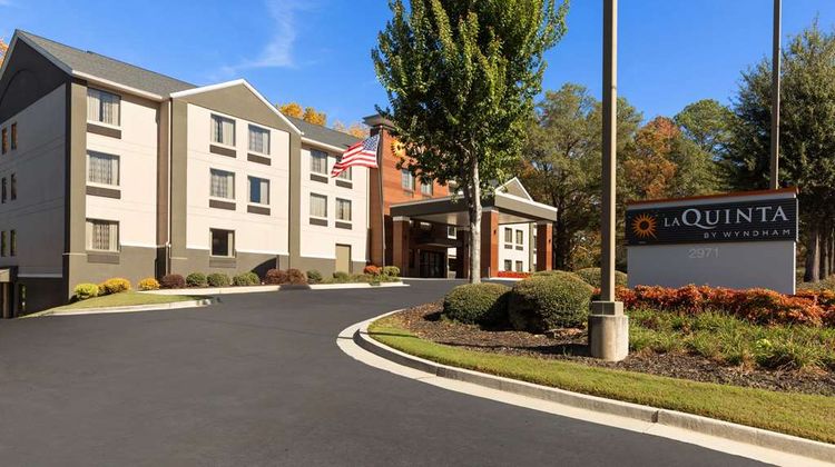 La Quinta Inn & Suites Snellville Exterior