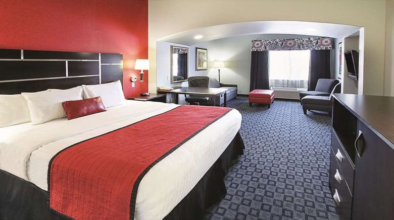 <b>La Quinta Inn & Suites by Wyndham Dallas Room</b>. Images powered by <a href="https://iceportal.shijigroup.com/" title="IcePortal" target="_blank">IcePortal</a>.