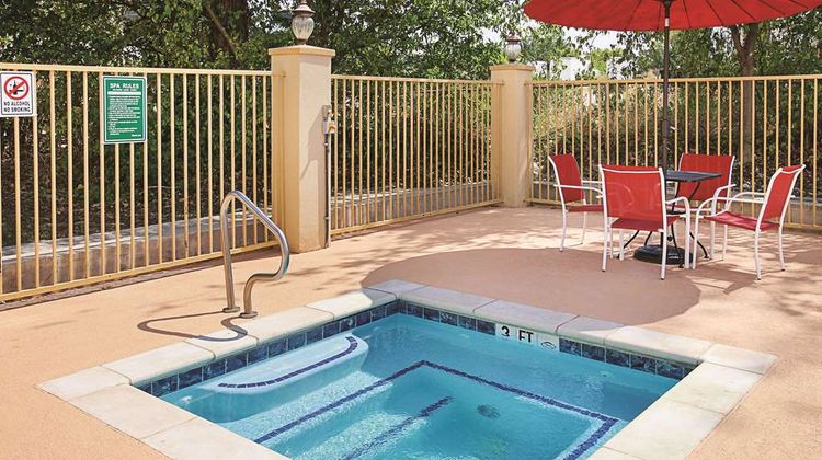 La Quinta Inn & Suites by Wyndham Dallas Pool