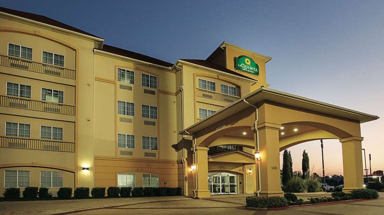La Quinta Inn  and  Suites by Wyndham Dallas Exterior. Images powered by <a href="https://iceportal.shijigroup.com" target="_blank" rel="noopener">Ice Portal</a>.