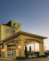 La Quinta Inn & Suites by Wyndham Dallas