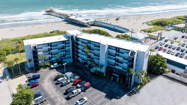 <b>La Quinta Inn & Suites Oceanfront Exterior</b>. Images powered by <a href="https://iceportal.shijigroup.com/" title="IcePortal" target="_blank">IcePortal</a>.