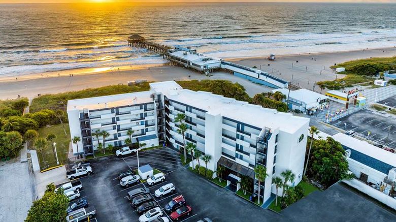 <b>La Quinta Inn & Suites Oceanfront Exterior</b>. Images powered by <a href="https://iceportal.shijigroup.com/" title="IcePortal" target="_blank">IcePortal</a>.