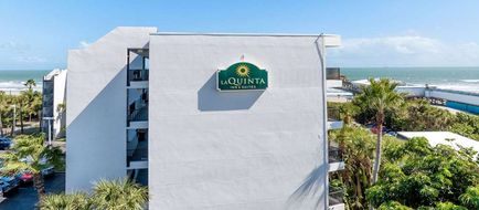 La Quinta Inn & Suites Oceanfront Exterior