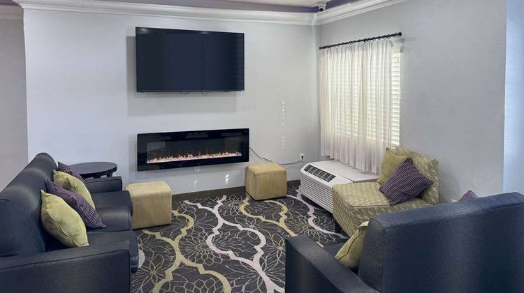 La Quinta Inn & Suites Tulare Lobby