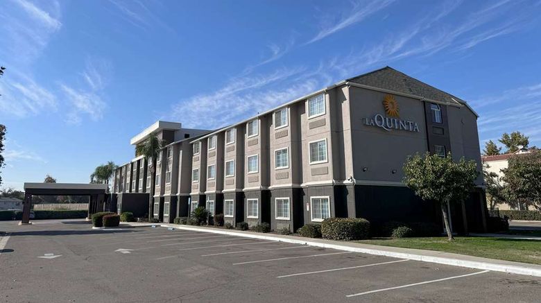 <b>La Quinta Inn & Suites Tulare Exterior</b>. Images powered by <a href="https://iceportal.shijigroup.com/" title="IcePortal" target="_blank">IcePortal</a>.