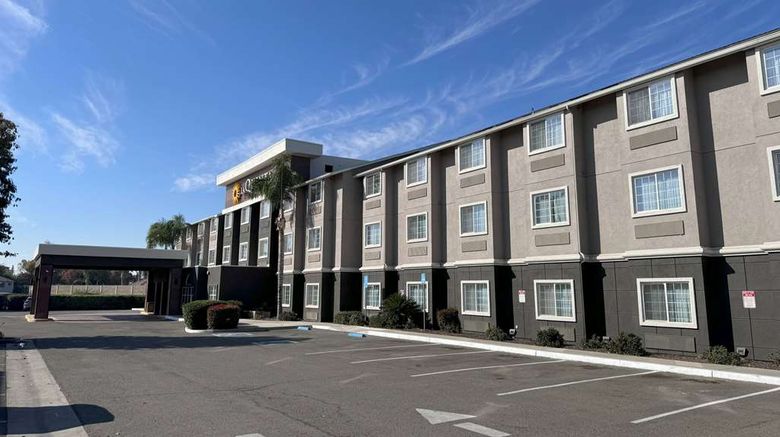 <b>La Quinta Inn & Suites Tulare Exterior</b>. Images powered by <a href="https://iceportal.shijigroup.com/" title="IcePortal" target="_blank">IcePortal</a>.