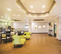 La Quinta Inn & Suites Louisville Lobby
