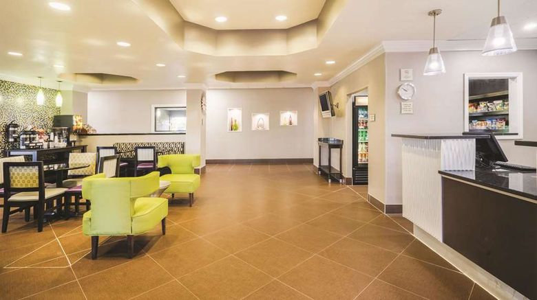 <b>La Quinta Inn & Suites Louisville Lobby</b>. Images powered by <a href="https://iceportal.shijigroup.com/" title="IcePortal" target="_blank">IcePortal</a>.