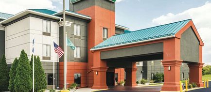 La Quinta Inn & Suites Louisville Exterior