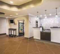 La Quinta Inn & Suites Louisville Lobby