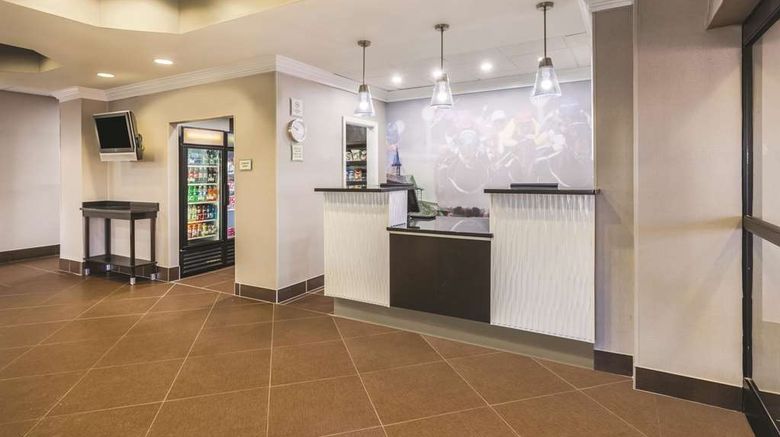 <b>La Quinta Inn & Suites Louisville Lobby</b>. Images powered by <a href="https://iceportal.shijigroup.com/" title="IcePortal" target="_blank">IcePortal</a>.