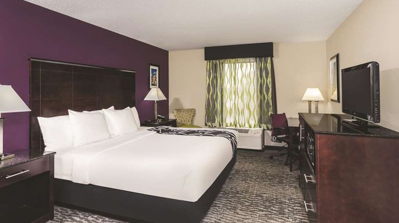 <b>La Quinta Inn & Suites Louisville Room</b>. Images powered by <a href="https://iceportal.shijigroup.com/" title="IcePortal" target="_blank">IcePortal</a>.