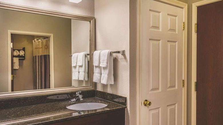 <b>La Quinta Inn & Suites Louisville Suite</b>. Images powered by <a href="https://iceportal.shijigroup.com/" title="IcePortal" target="_blank">IcePortal</a>.