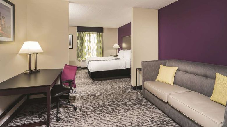 <b>La Quinta Inn & Suites Louisville Room</b>. Images powered by <a href="https://iceportal.shijigroup.com/" title="IcePortal" target="_blank">IcePortal</a>.