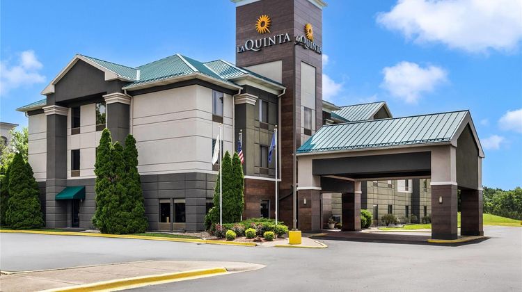 La Quinta Inn & Suites Louisville Exterior
