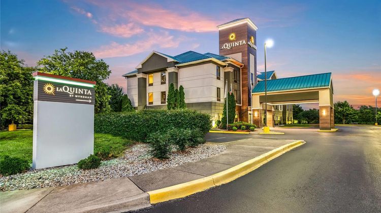 La Quinta Inn & Suites Louisville Exterior