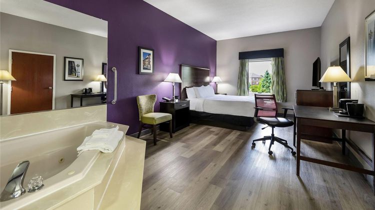 La Quinta Inn & Suites Louisville Suite
