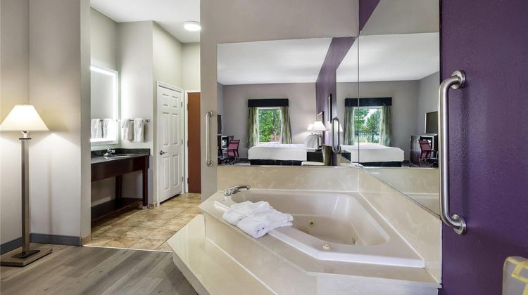 La Quinta Inn & Suites Louisville Suite