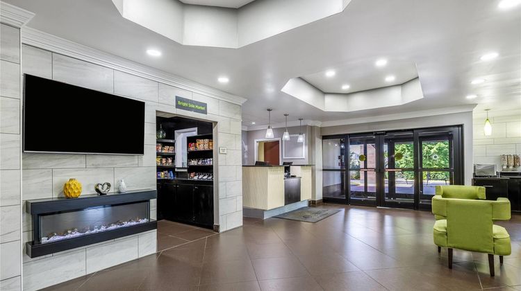 La Quinta Inn & Suites Louisville Lobby
