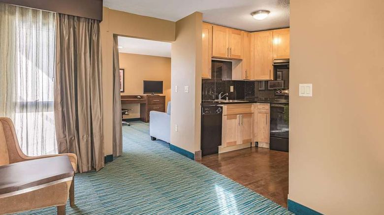 <b>La Quinta Inn & Suites San Fran. Arprt W Suite</b>. Images powered by <a href="https://iceportal.shijigroup.com/" title="IcePortal" target="_blank">IcePortal</a>.