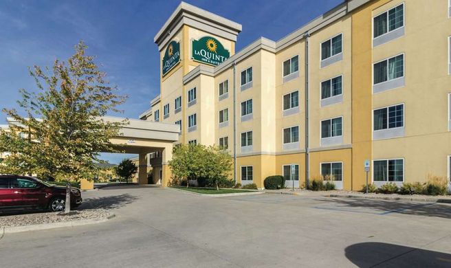 La Quinta Inn & Suites Fargo Exterior