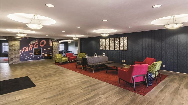 La Quinta Inn & Suites Fargo Lobby