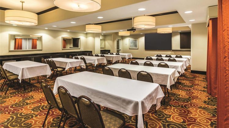 La Quinta Inn & Suites Fargo Meeting