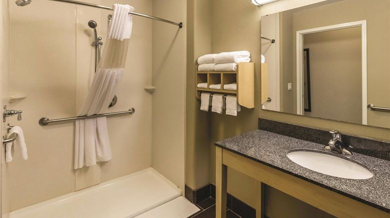 <b>La Quinta Inn & Suites Fargo Room</b>. Images powered by <a href="https://iceportal.shijigroup.com/" title="IcePortal" target="_blank">IcePortal</a>.