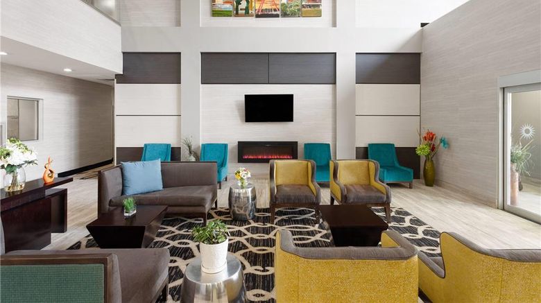 <b>La Quinta Inn & Suites Columbus Lobby</b>. Images powered by <a href="https://iceportal.shijigroup.com/" title="IcePortal" target="_blank">IcePortal</a>.