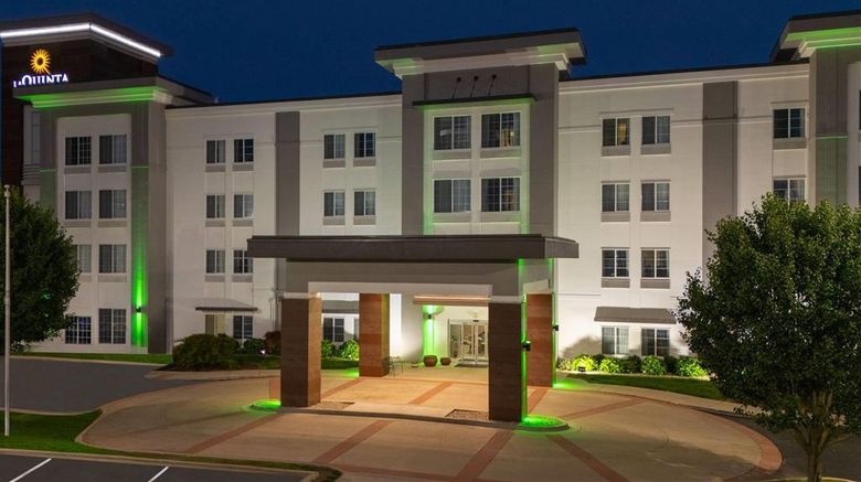 <b>La Quinta Inn & Suites Columbus Exterior</b>. Images powered by <a href="https://iceportal.shijigroup.com/" title="IcePortal" target="_blank">IcePortal</a>.