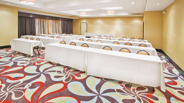 <b>La Quinta Inn & Suites Hinesville Meeting</b>. Images powered by <a href="https://iceportal.shijigroup.com/" title="IcePortal" target="_blank">IcePortal</a>.