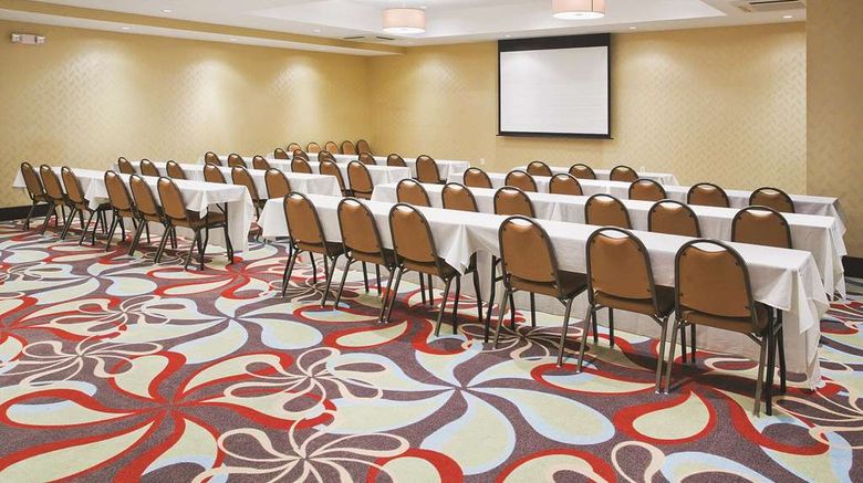 <b>La Quinta Inn & Suites Hinesville Meeting</b>. Images powered by <a href="https://iceportal.shijigroup.com/" title="IcePortal" target="_blank">IcePortal</a>.