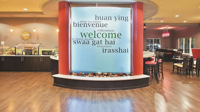 <b>La Quinta Inn & Suites Hinesville Lobby</b>. Images powered by <a href="https://iceportal.shijigroup.com/" title="IcePortal" target="_blank">IcePortal</a>.