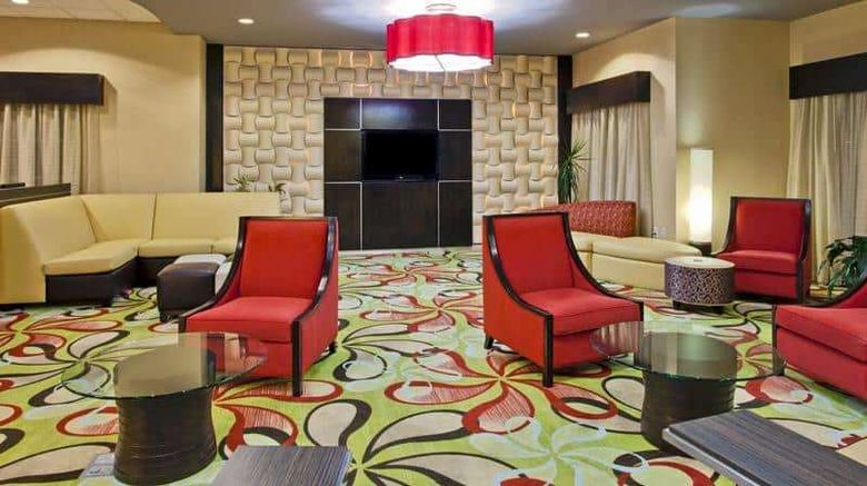 <b>La Quinta Inn & Suites Hinesville Lobby</b>. Images powered by <a href="https://iceportal.shijigroup.com/" title="IcePortal" target="_blank">IcePortal</a>.