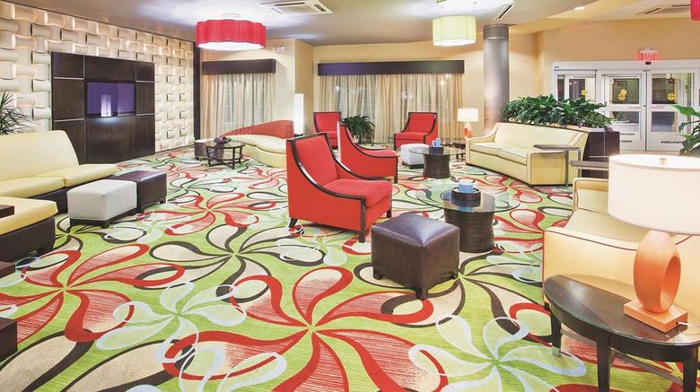 <b>La Quinta Inn & Suites Hinesville Lobby</b>. Images powered by <a href="https://iceportal.shijigroup.com/" title="IcePortal" target="_blank">IcePortal</a>.