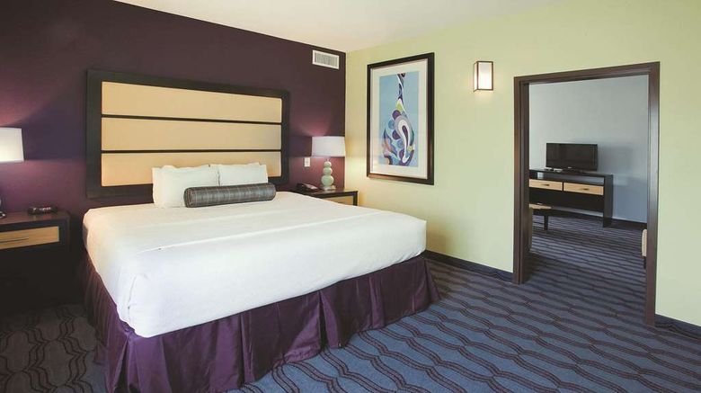 <b>La Quinta Inn & Suites Hinesville Suite</b>. Images powered by <a href="https://iceportal.shijigroup.com/" title="IcePortal" target="_blank">IcePortal</a>.