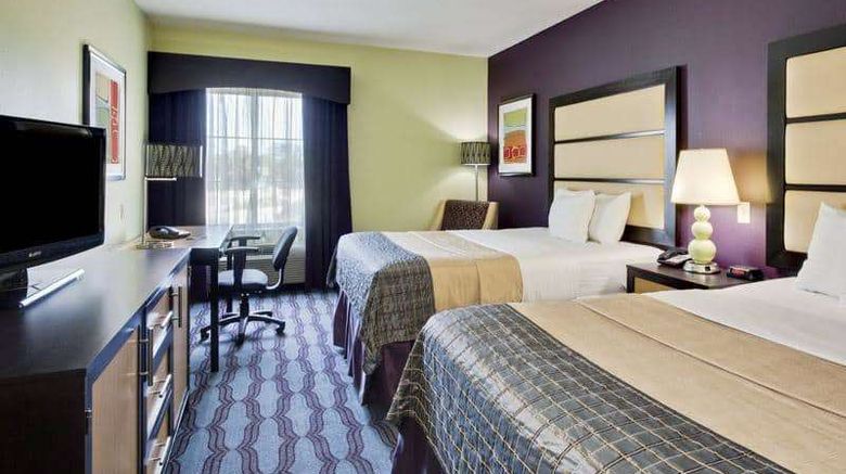 <b>La Quinta Inn & Suites Hinesville Room</b>. Images powered by <a href="https://iceportal.shijigroup.com/" title="IcePortal" target="_blank">IcePortal</a>.