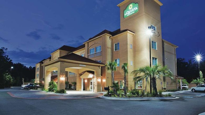 <b>La Quinta Inn & Suites Hinesville Exterior</b>. Images powered by <a href="https://iceportal.shijigroup.com/" title="IcePortal" target="_blank">IcePortal</a>.