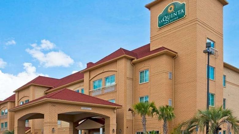 <b>La Quinta Inn & Suites Hinesville Exterior</b>. Images powered by <a href="https://iceportal.shijigroup.com/" title="IcePortal" target="_blank">IcePortal</a>.