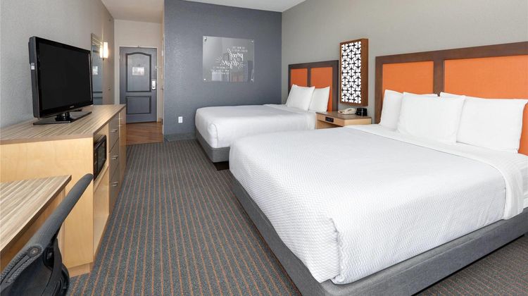 La Quinta Inn & Suites Dallas Love Field Room