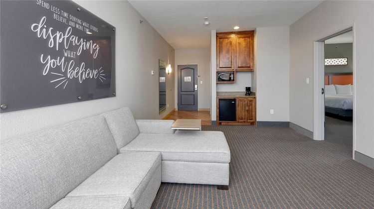 La Quinta Inn & Suites Dallas Love Field Suite