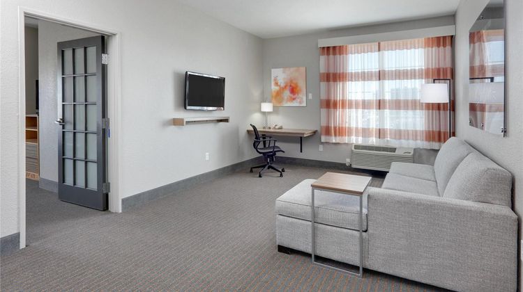 La Quinta Inn & Suites Dallas Love Field Suite