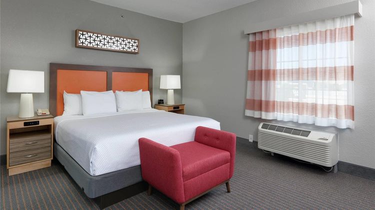 La Quinta Inn & Suites Dallas Love Field Suite
