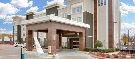 La Quinta Inn & Suites Dallas Love Field Exterior