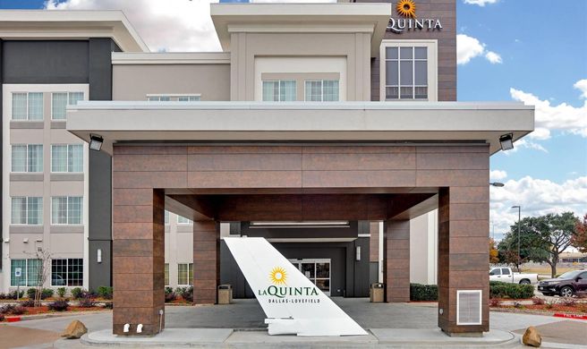 La Quinta Inn & Suites Dallas Love Field Exterior