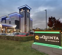La Quinta Inn & Suites Dallas Love Field Exterior