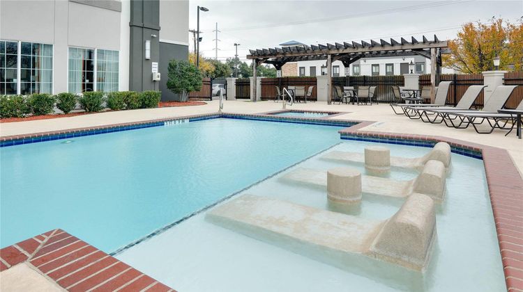 La Quinta Inn & Suites Dallas Love Field Pool